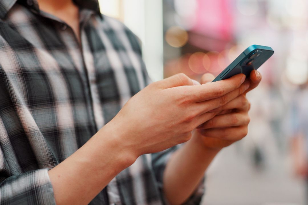 A foreigner using a smartphone in Japan